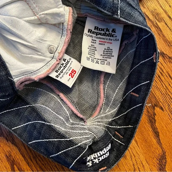 ROCK & REPUBLIC • Low Rise Dark Blue Flare Jeans - Picture 6 of 8